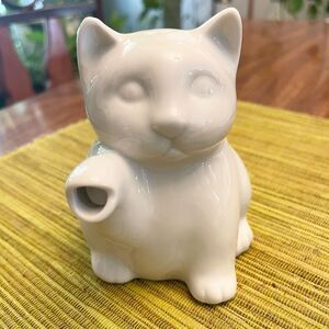 HIC 8 oz. White Cat Porcelain Creamer